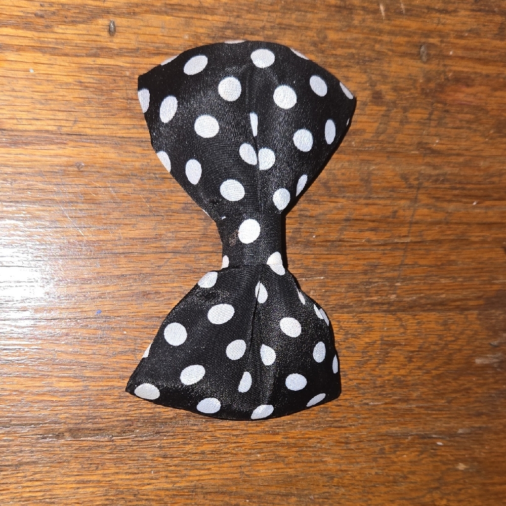 Charming Polka Dot Bow Tie for Kids - Black and White